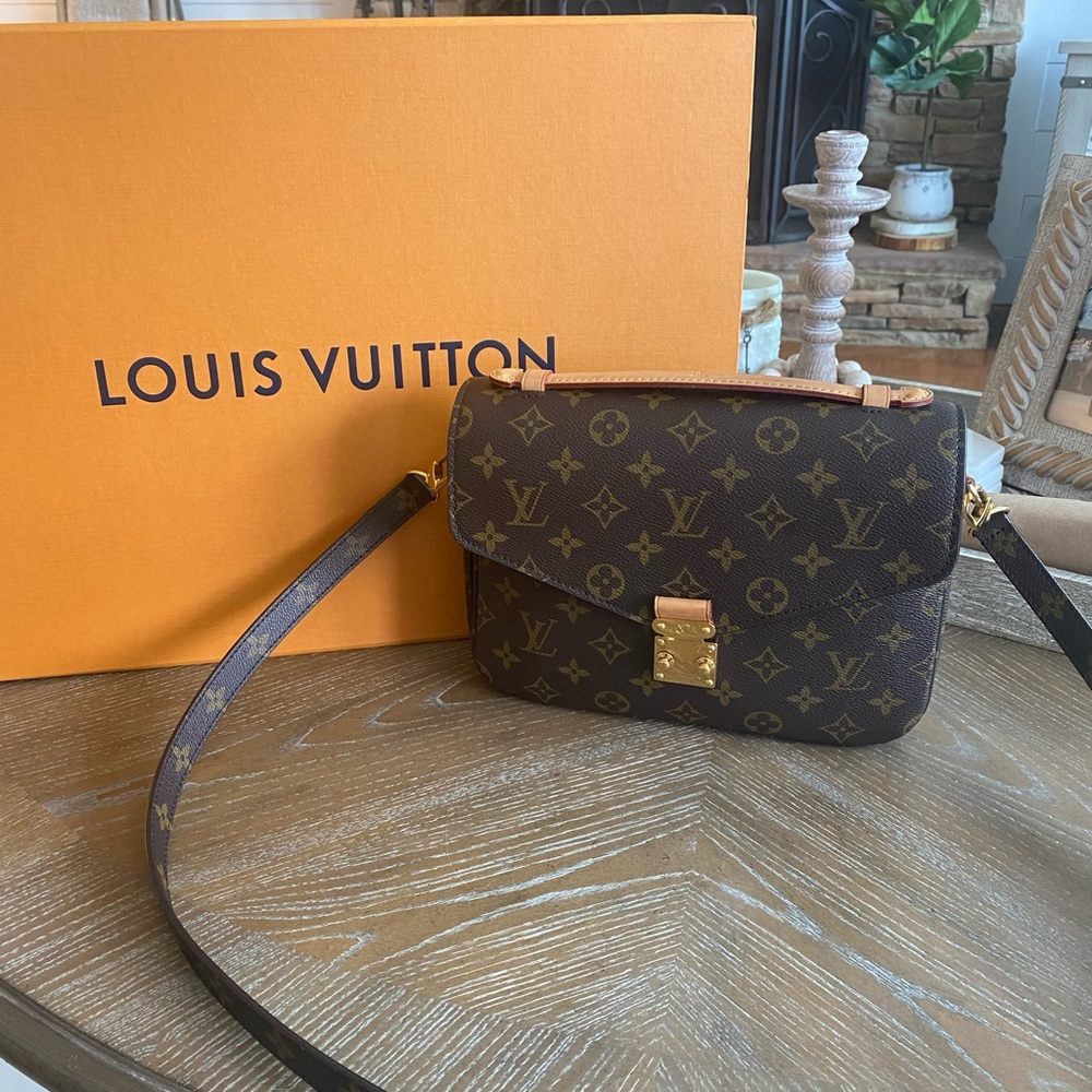 ⭐️Make An Offer!⭐️ Louis Vuitton Pochette Métis in Monogram